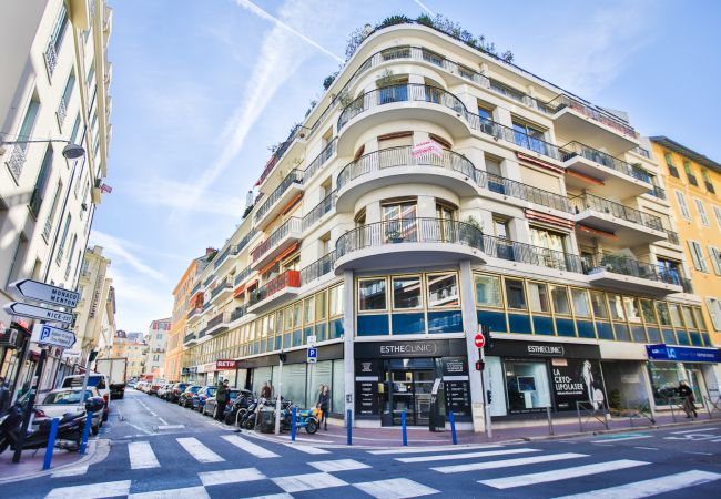 THE BUILDING FACADE Apartment in Nice - ESPACE JOFFRE AP2065