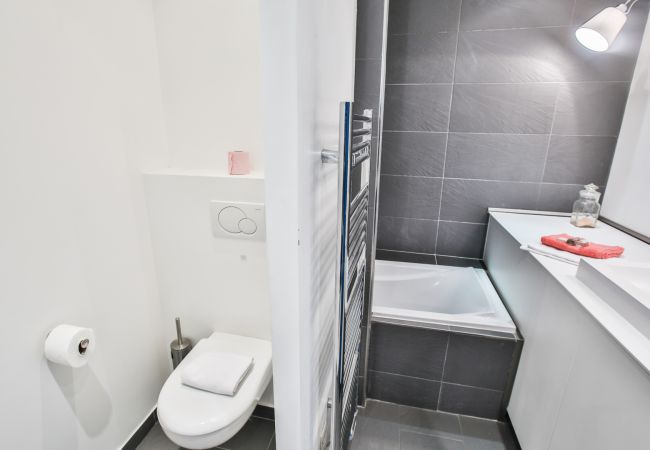 BATHROOM BATHROOM