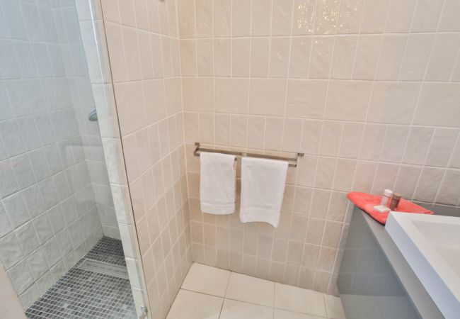 BATHROOM BATHROOM