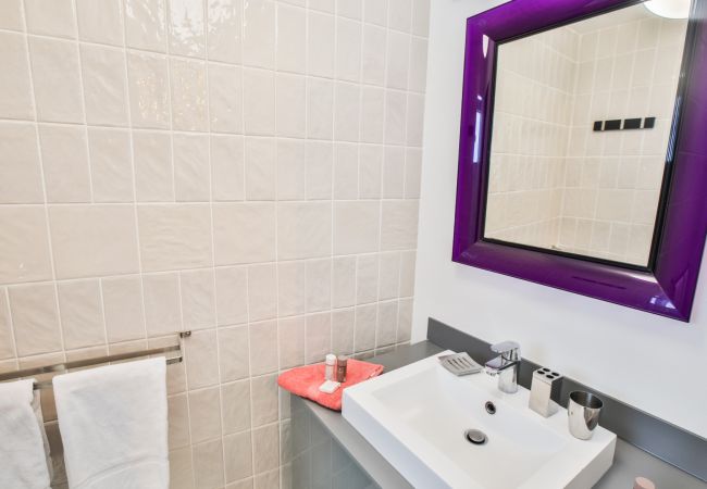 BATHROOM BATHROOM