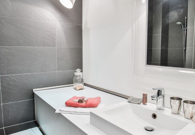 BATHROOM BATHROOM