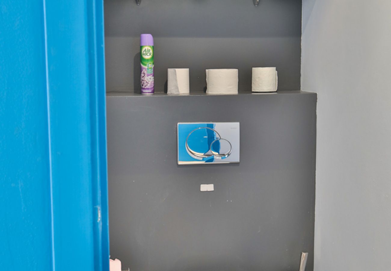 WC WC
