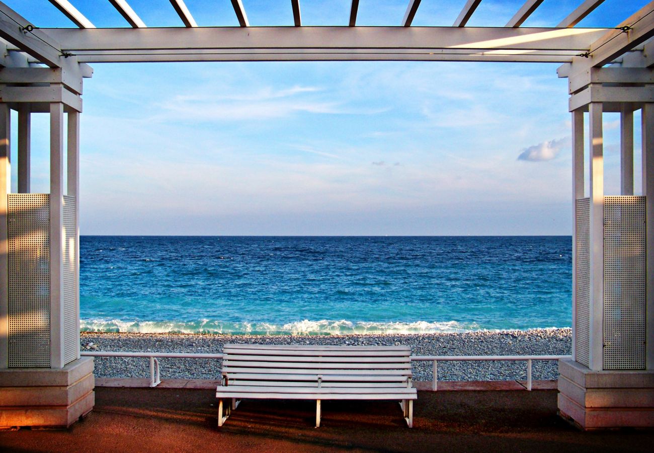 THE BEACH THE BEACH