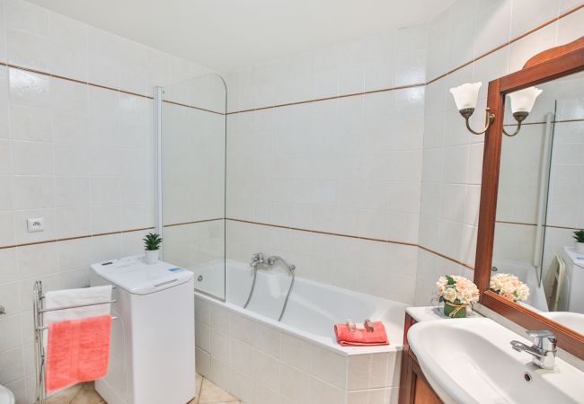 BATHROOM BATHROOM