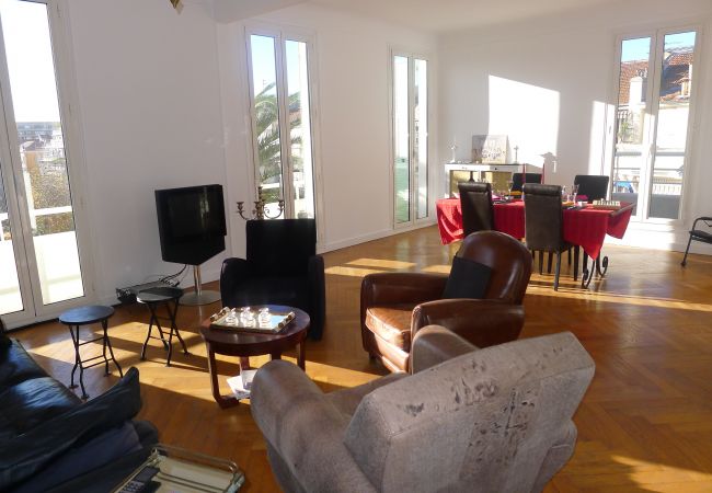 Beautiful living room with dining area Living room / dining room