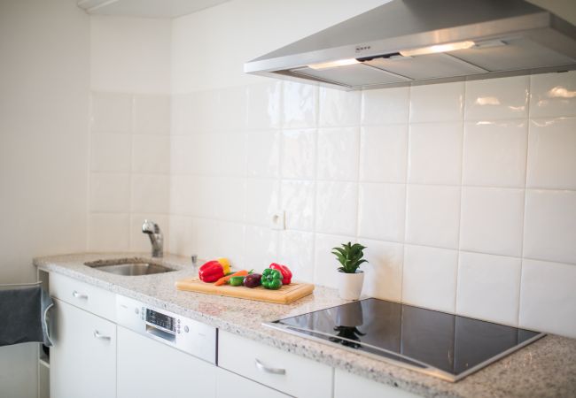 Large bright kitchen Kitchen with dining area