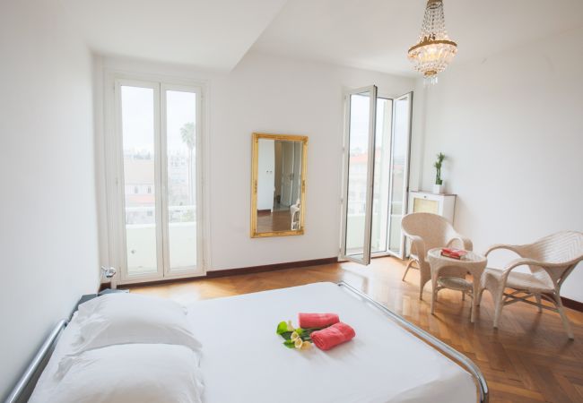 Bedroom for 2 people Spacious and bright room