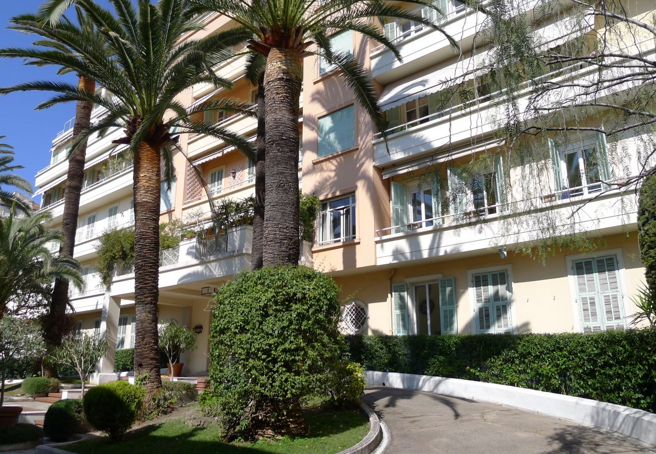 Facade of the building Entrance to the residence