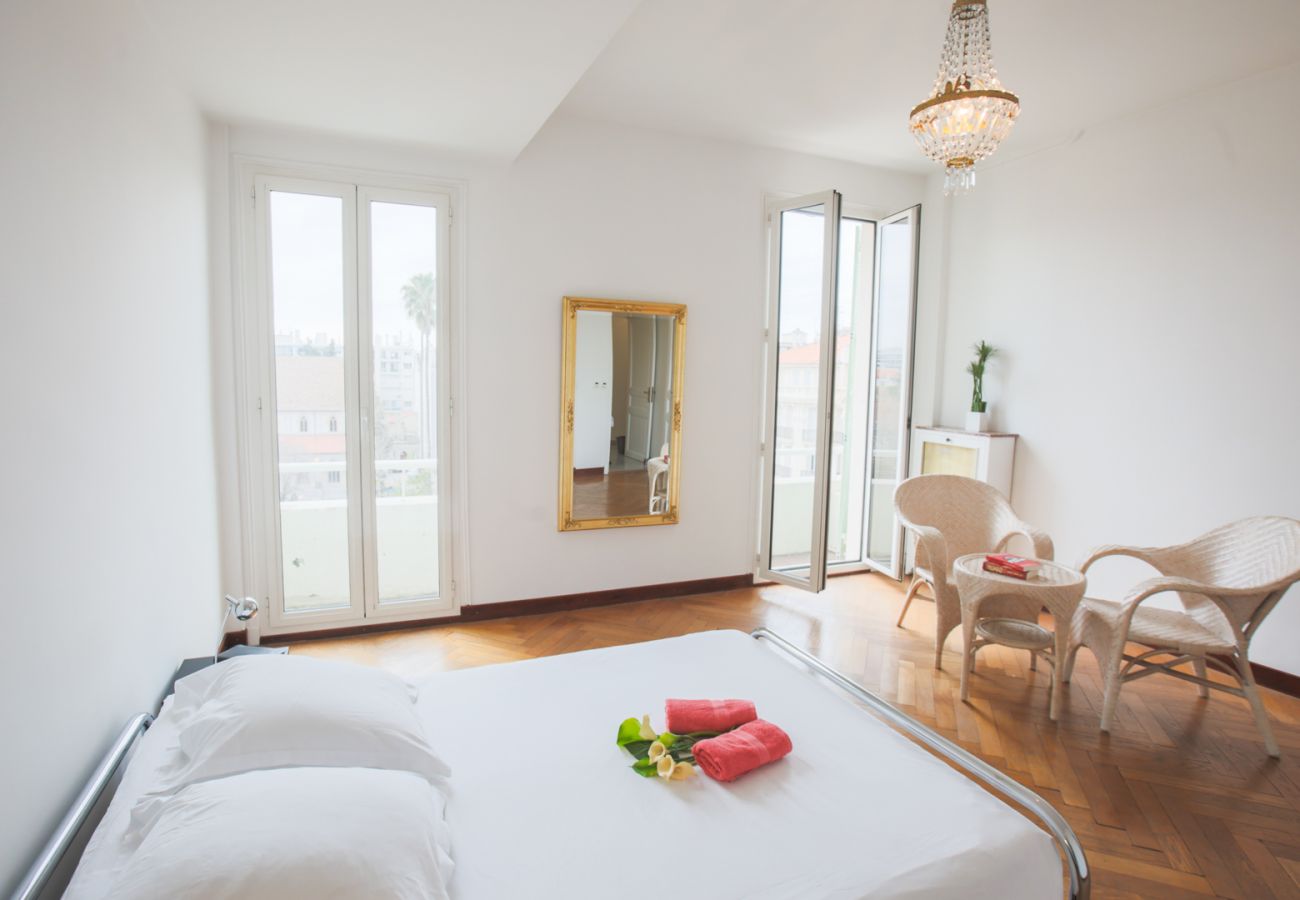 Bedroom for 2 people Spacious and bright room