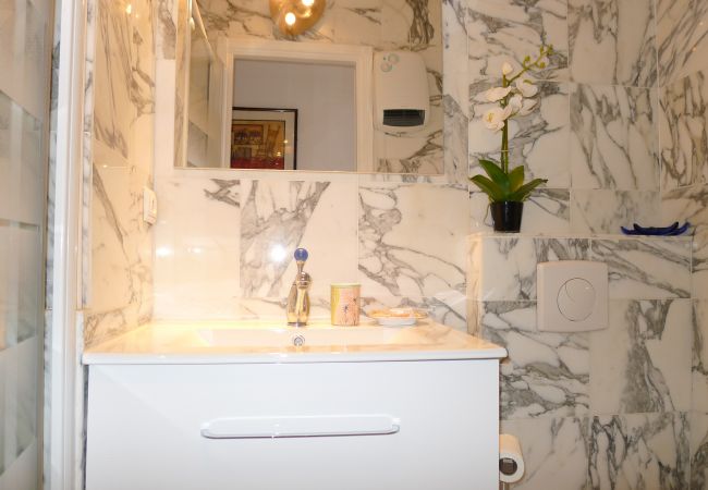 BATHROOM BATHROOM