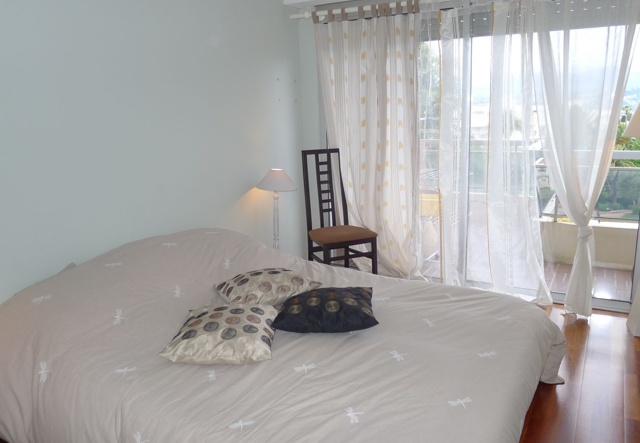BEDROOM BEDROOM