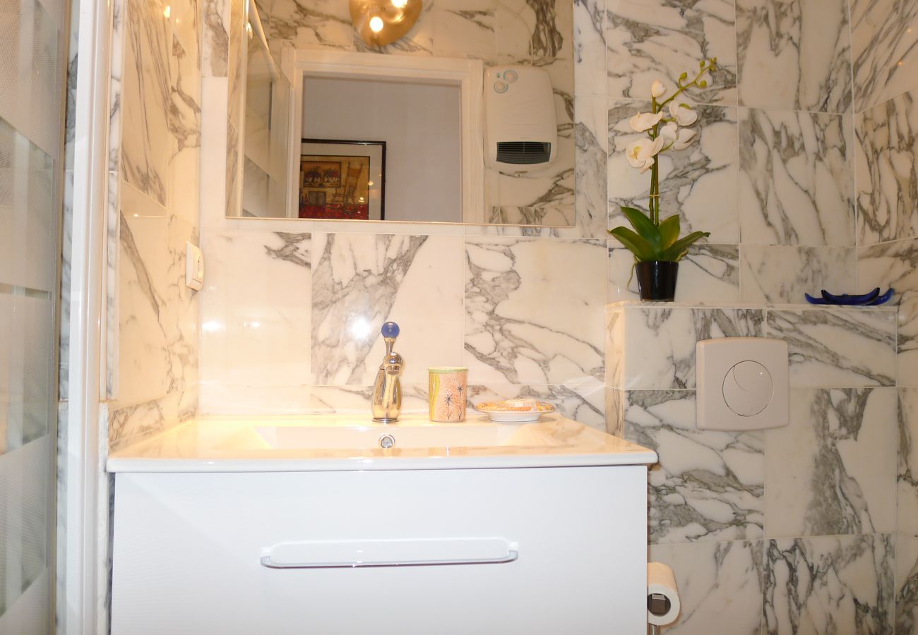 BATHROOM BATHROOM