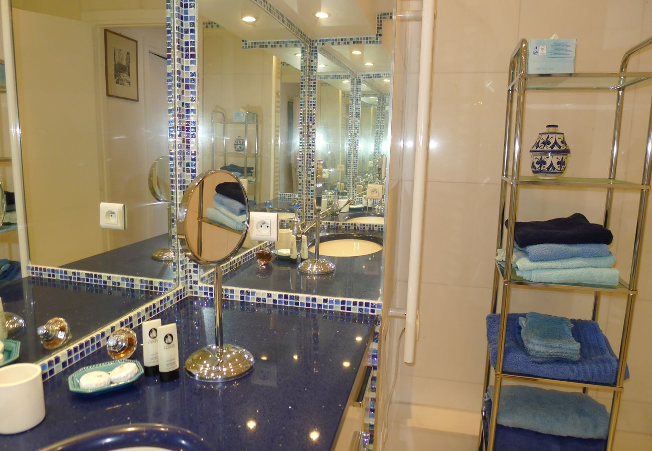 BATHROOM BATHROOM