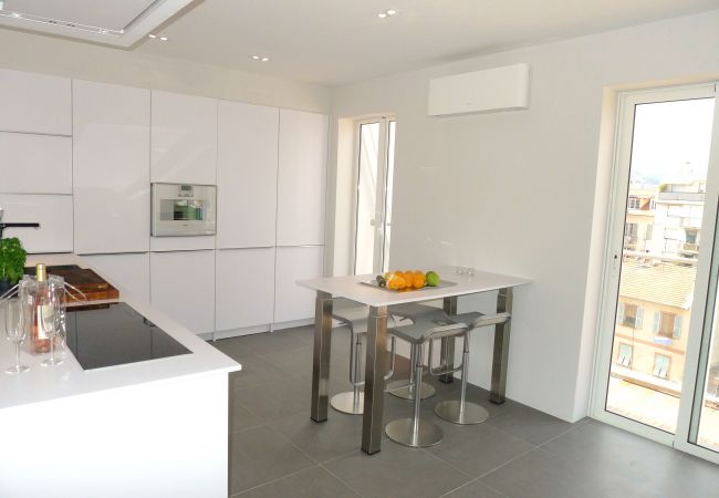 EQUIPPED OPEN KITCHEN EQUIPPED OPEN KITCHEN