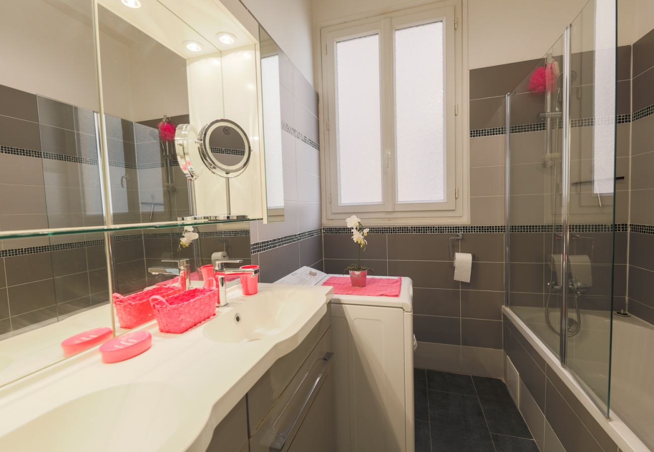 BATHROOM BATHROOM