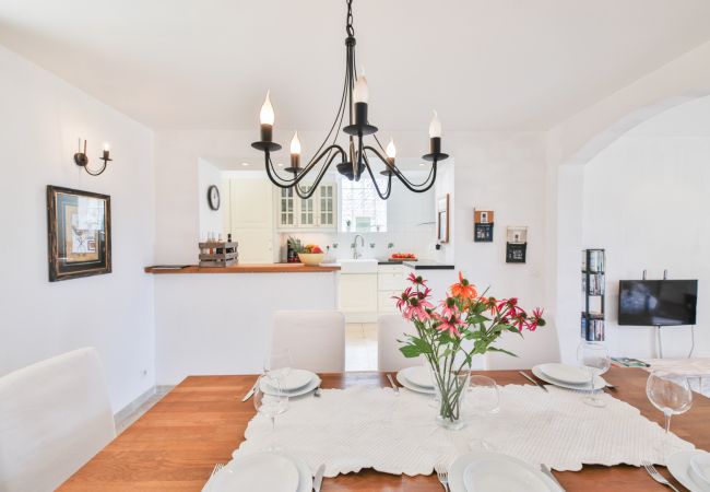 LIVING - DINNG ROOM LIVING - DINING ROOM