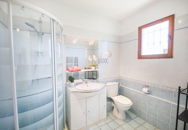 BATHROOM 1 BATHROOM 1