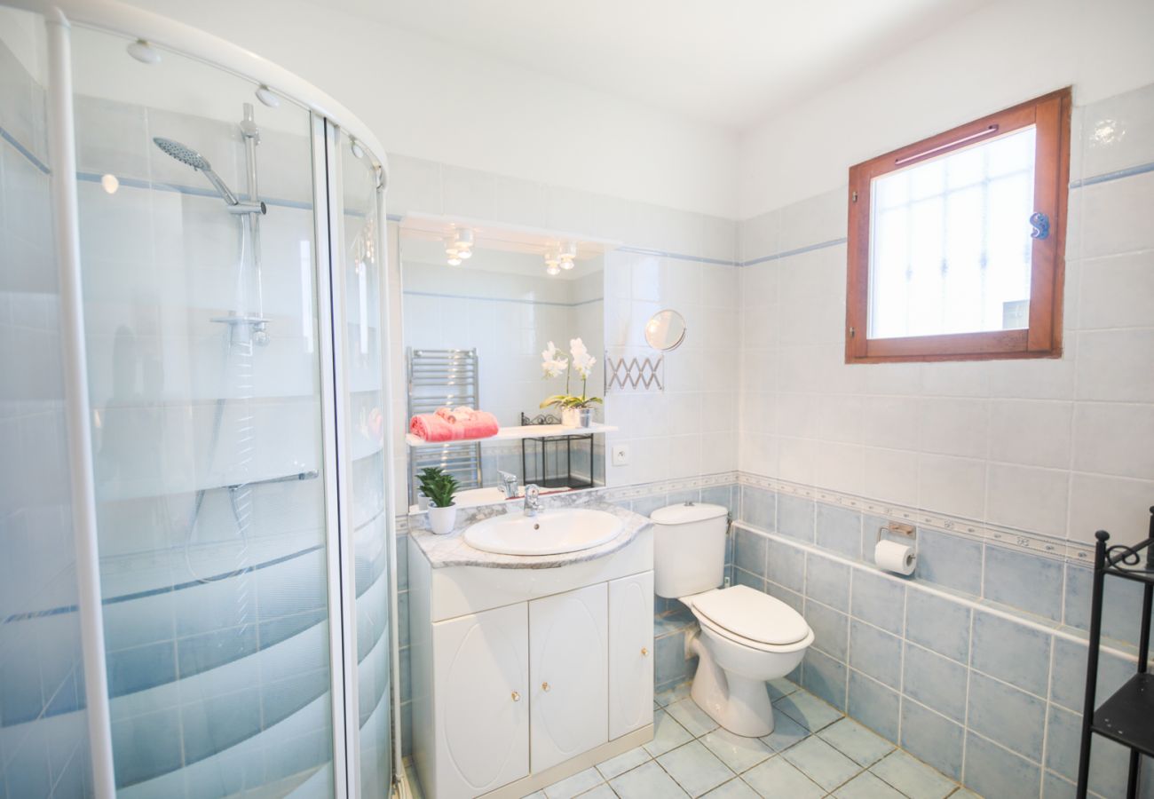 BATHROOM 1 BATHROOM 1