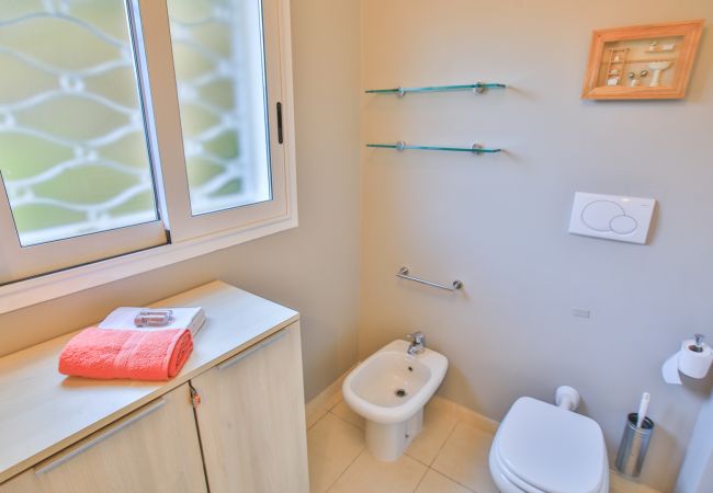 BATHROOM BATHROOM