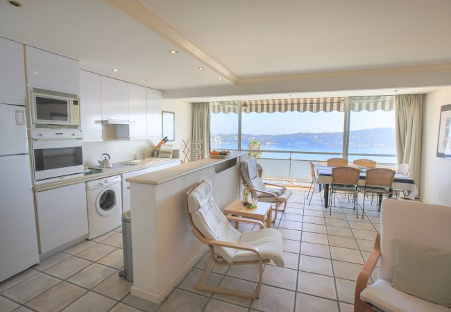 Open fully equipped kitchen with sea view Living / dining room, open kitchen with panoramic sea view