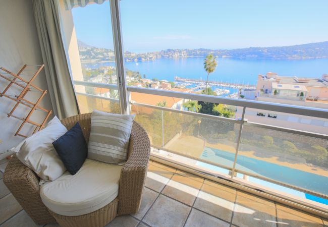 Sitting area with panoramic sea view Pool and sea view from the living room