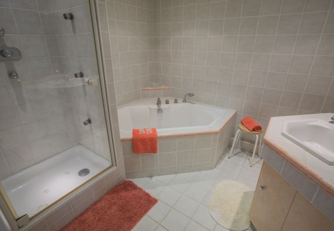 Large bathroom Bathroom