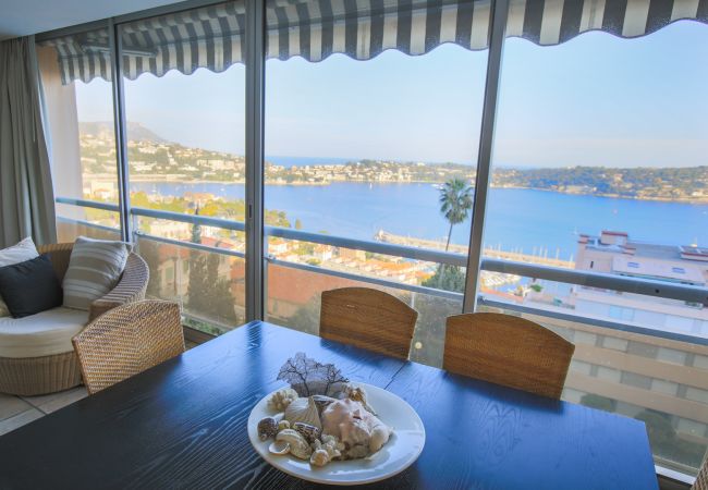 Living / Dining room with sea view Dining area with panoramic sea view