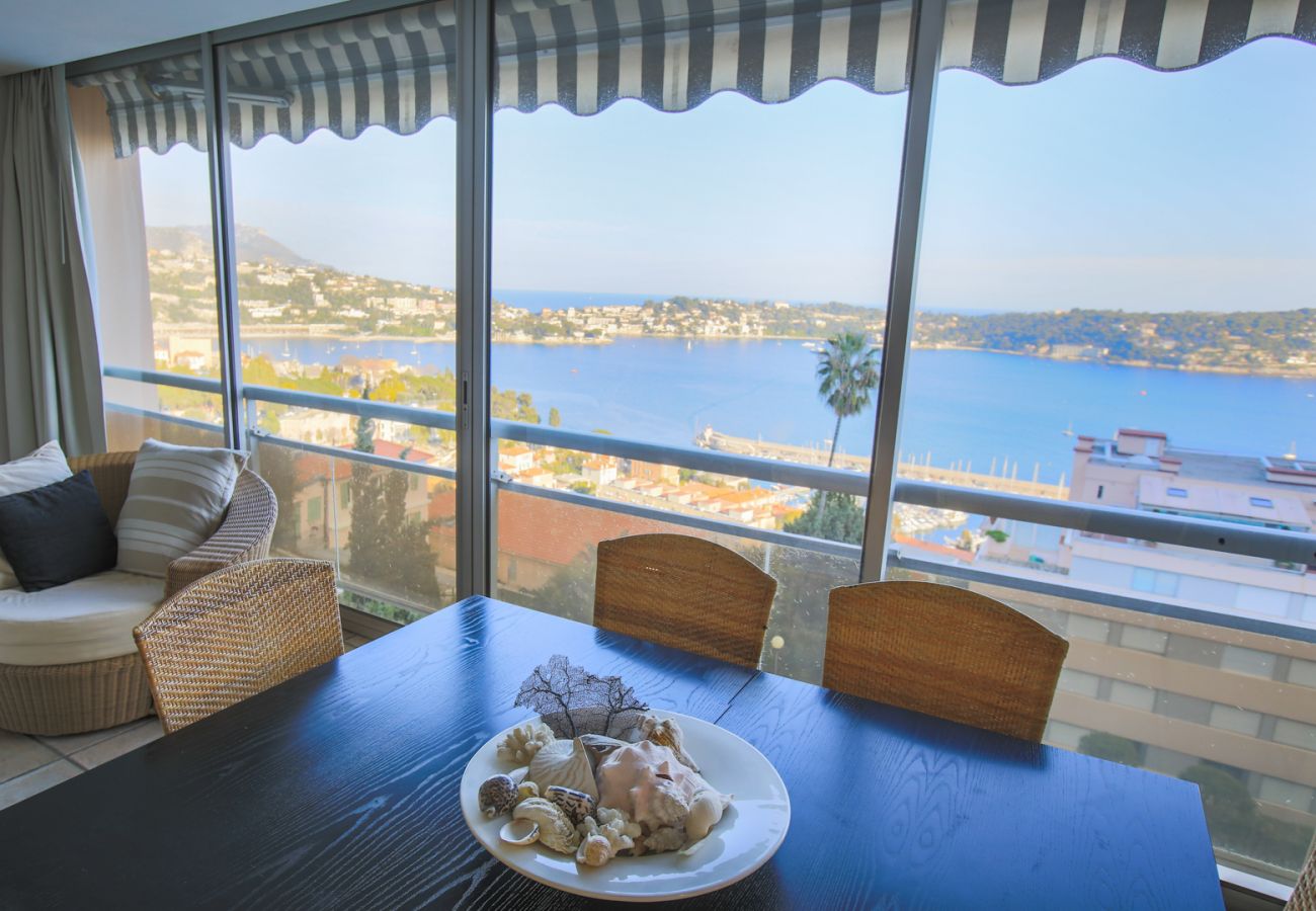 Living / Dining room with sea view Dining area with panoramic sea view