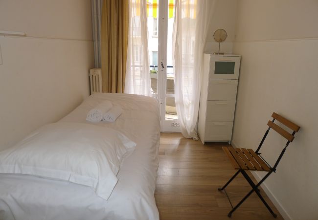 BEDROOM 2 BEDROOM 2