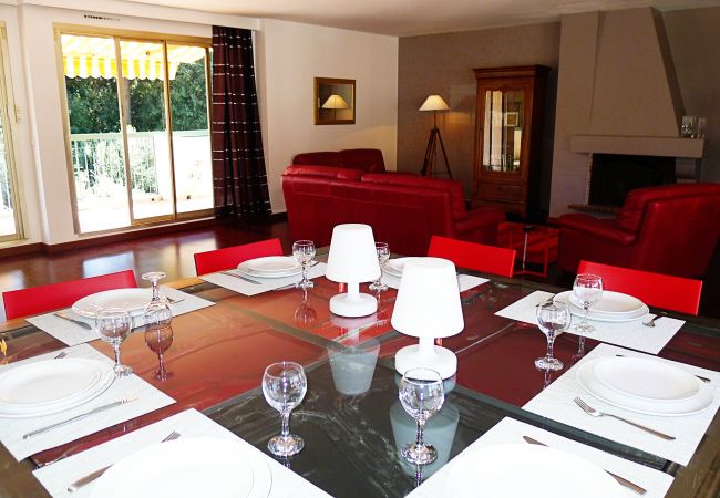 DINING ROOM DINING ROOM