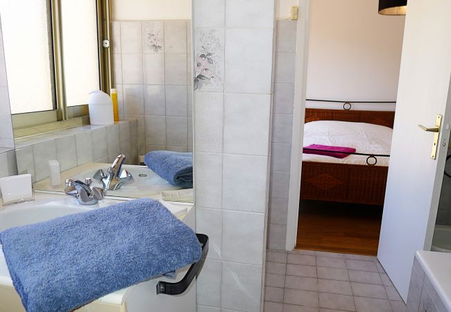 BATHROOM BATHROOM