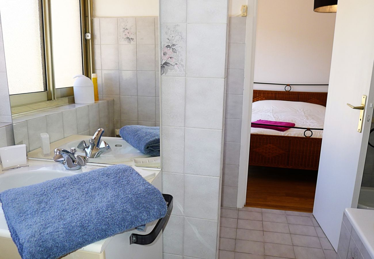 BATHROOM BATHROOM