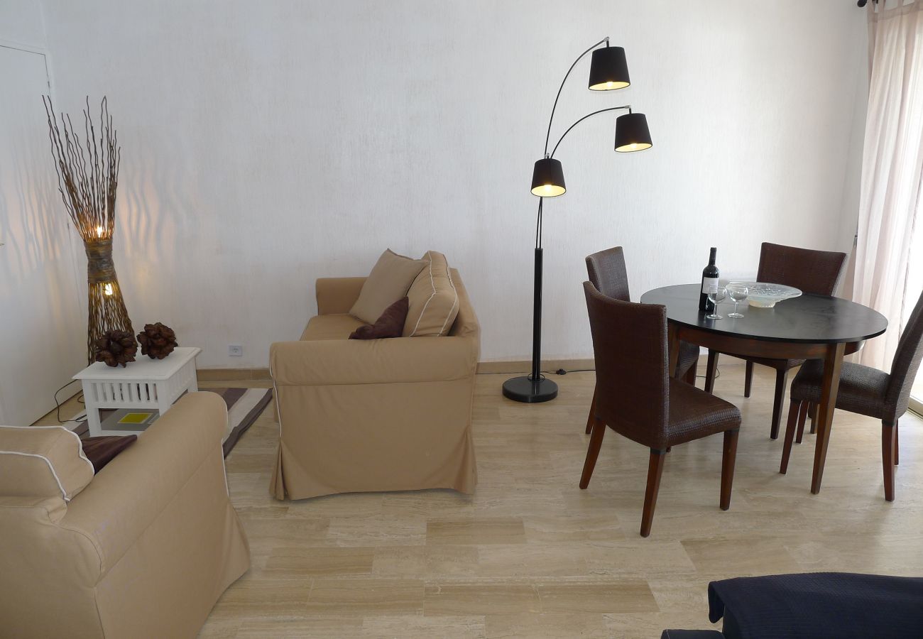 DINING ROOM DINING ROOM