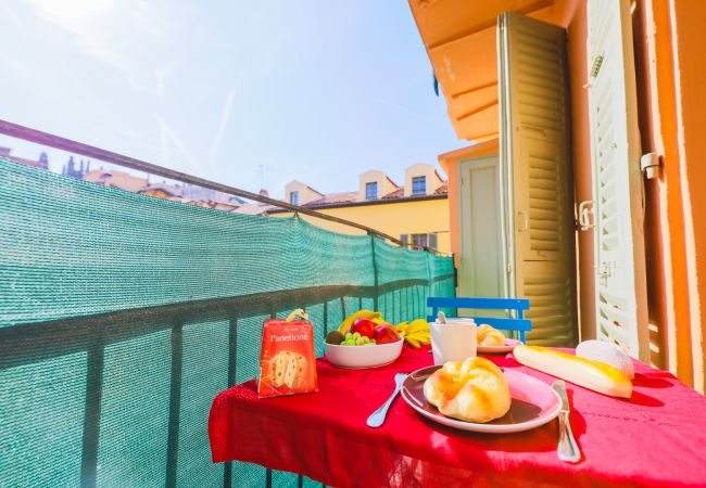 BALCONY BALCONY