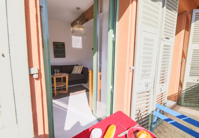 BALCONY BALCONY