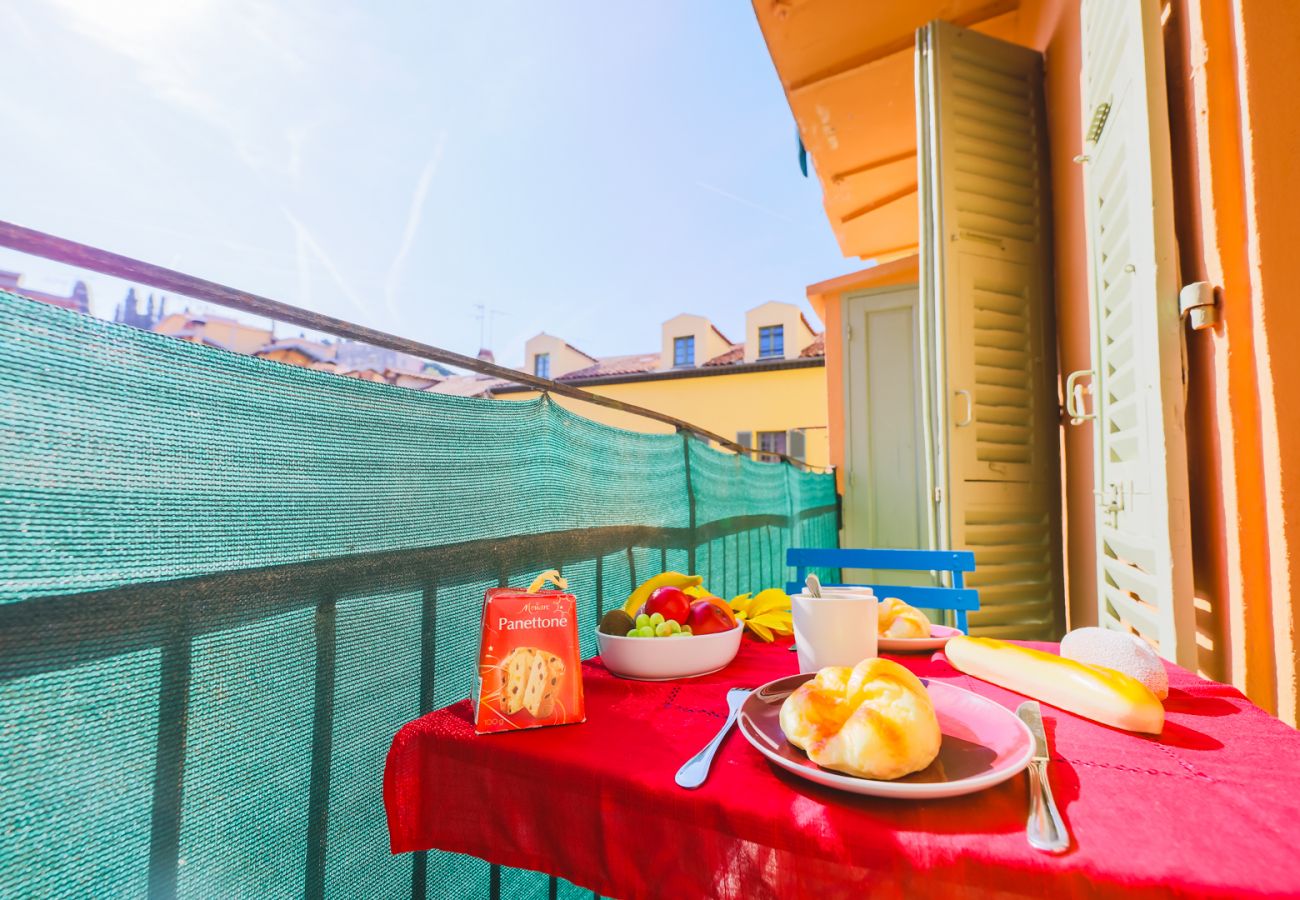 BALCONY BALCONY