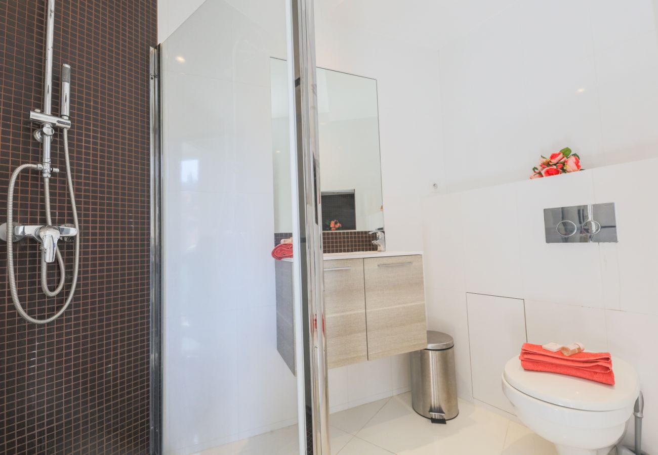 BATHROOM BATHROOM