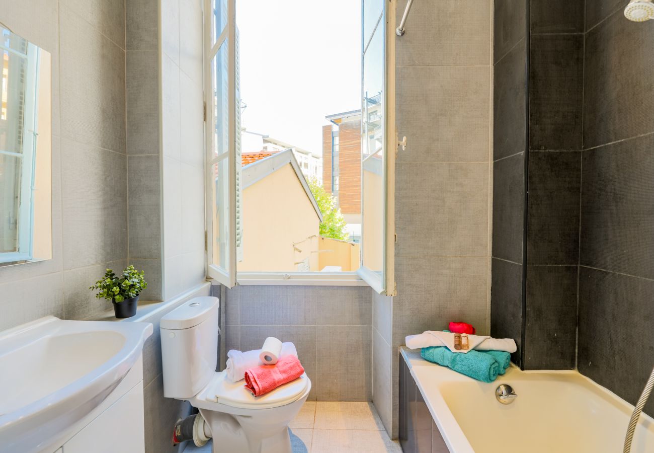 BATHROOM BATHROOM