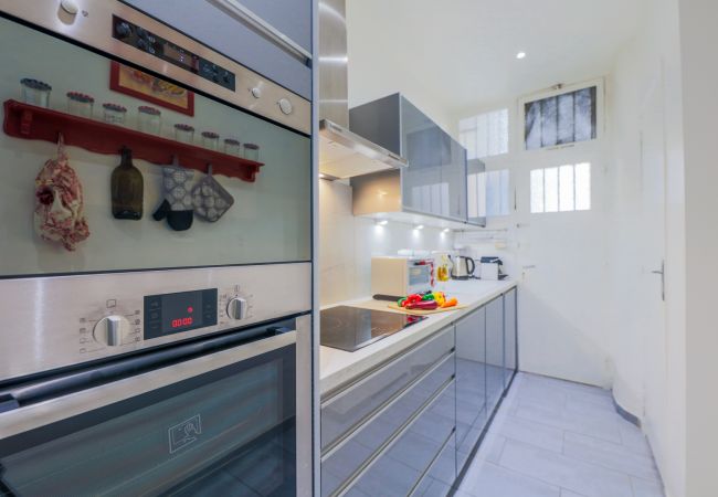 INDEPENDENT KITCHEN INDEPENDENT KITCHEN