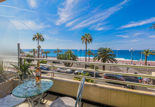 LARGE TERRACE LARGE TERRACE