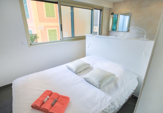 Apartment in Villefranche-sur-Mer - DINA PALACE AP4025 by RIVIERA HOLIDAY HOMES BEDROOM