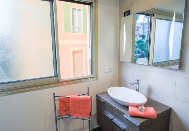 BATHROOM BATHROOM