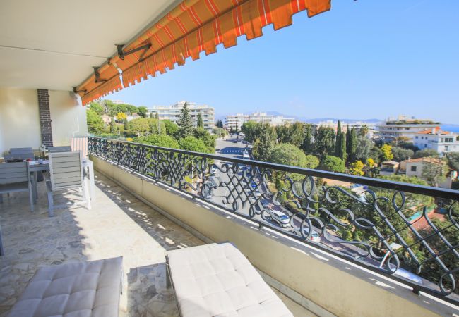 Furnished terrace with dining area Spacious terrace with sea view