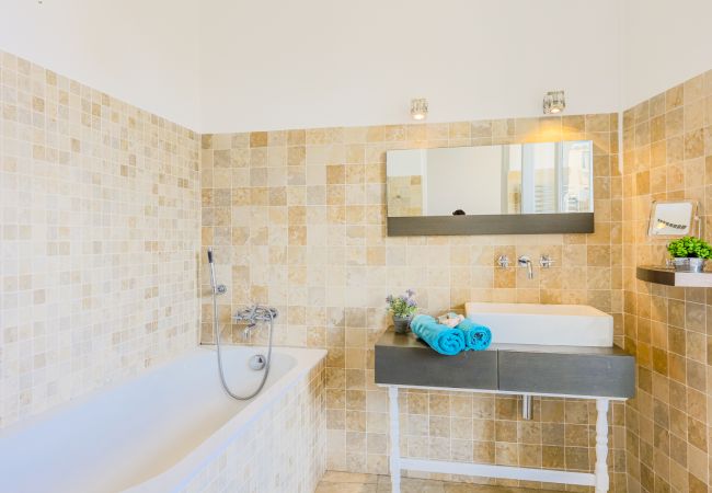 BATHROOM BATHROOM