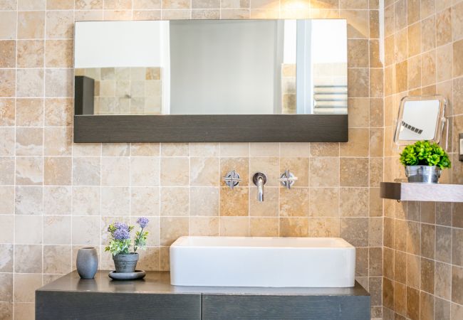 BATHROOM BATHROOM