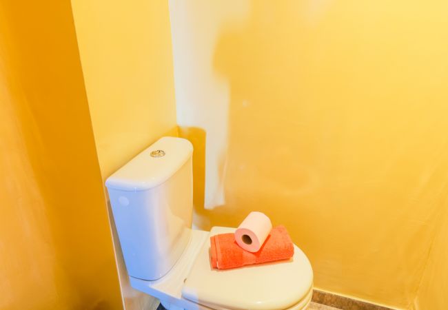 WC WC