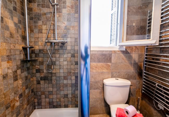 BATHROOM BATHROOM