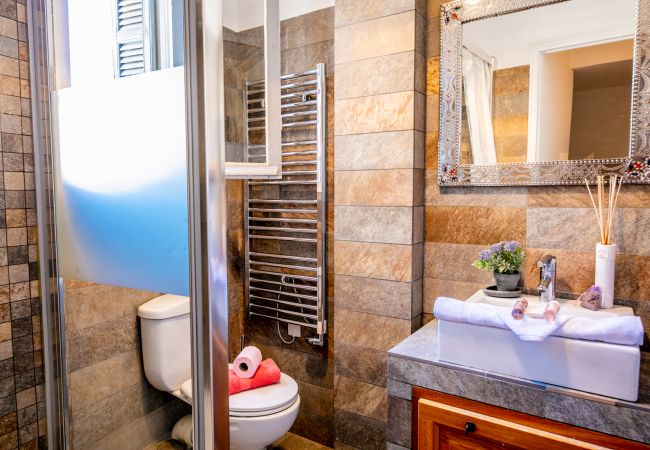 BATHROOM BATHROOM