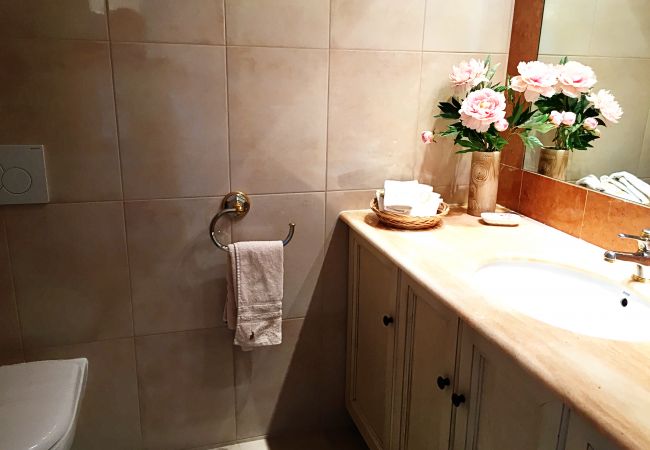 BATHROOM 1 BETHROOM 1