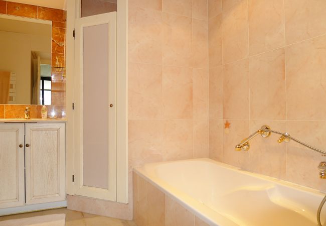 BATHROOM 2 BATHROOM 2